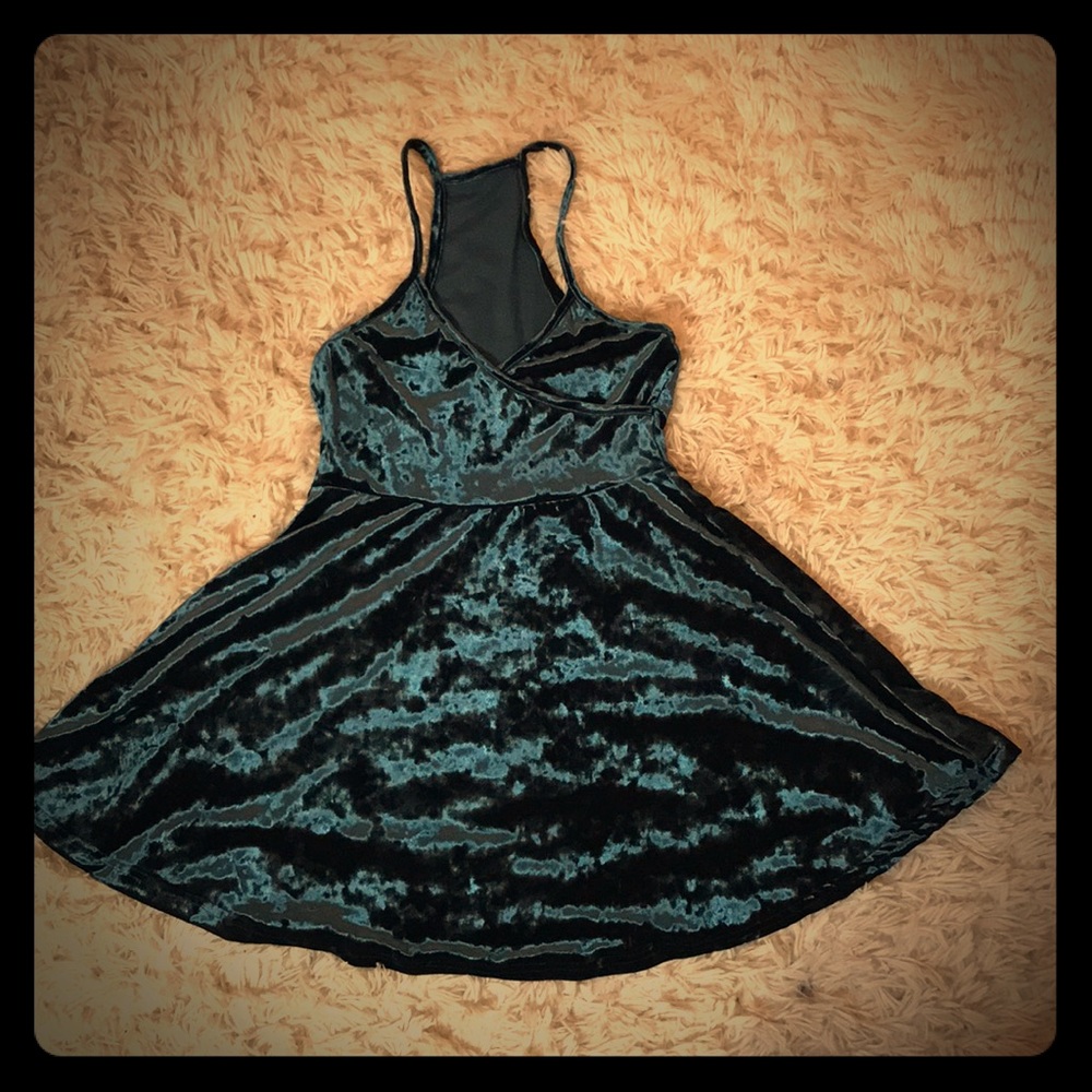 Crush velvet halter neck dress